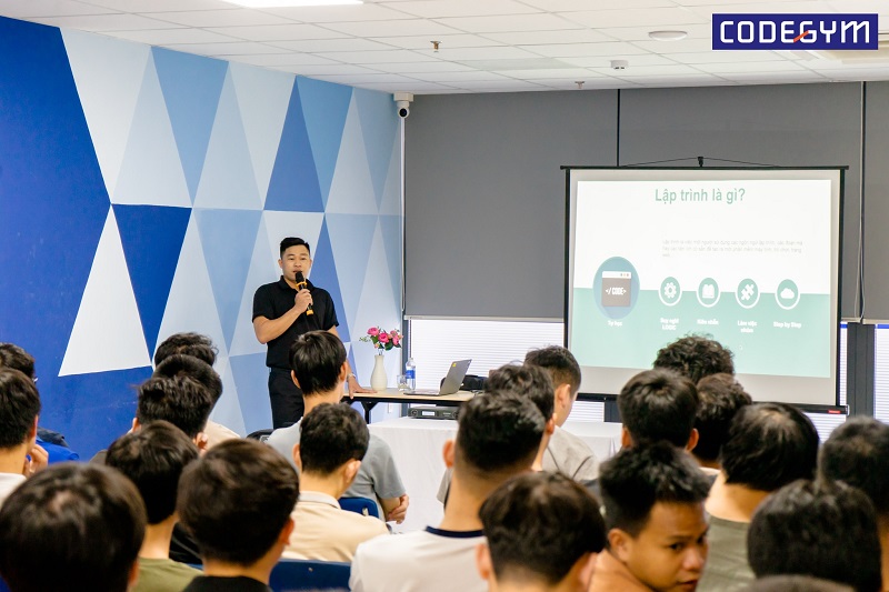 Phiên [Seminar] "Có quá muộn để học lập trình hay không?"